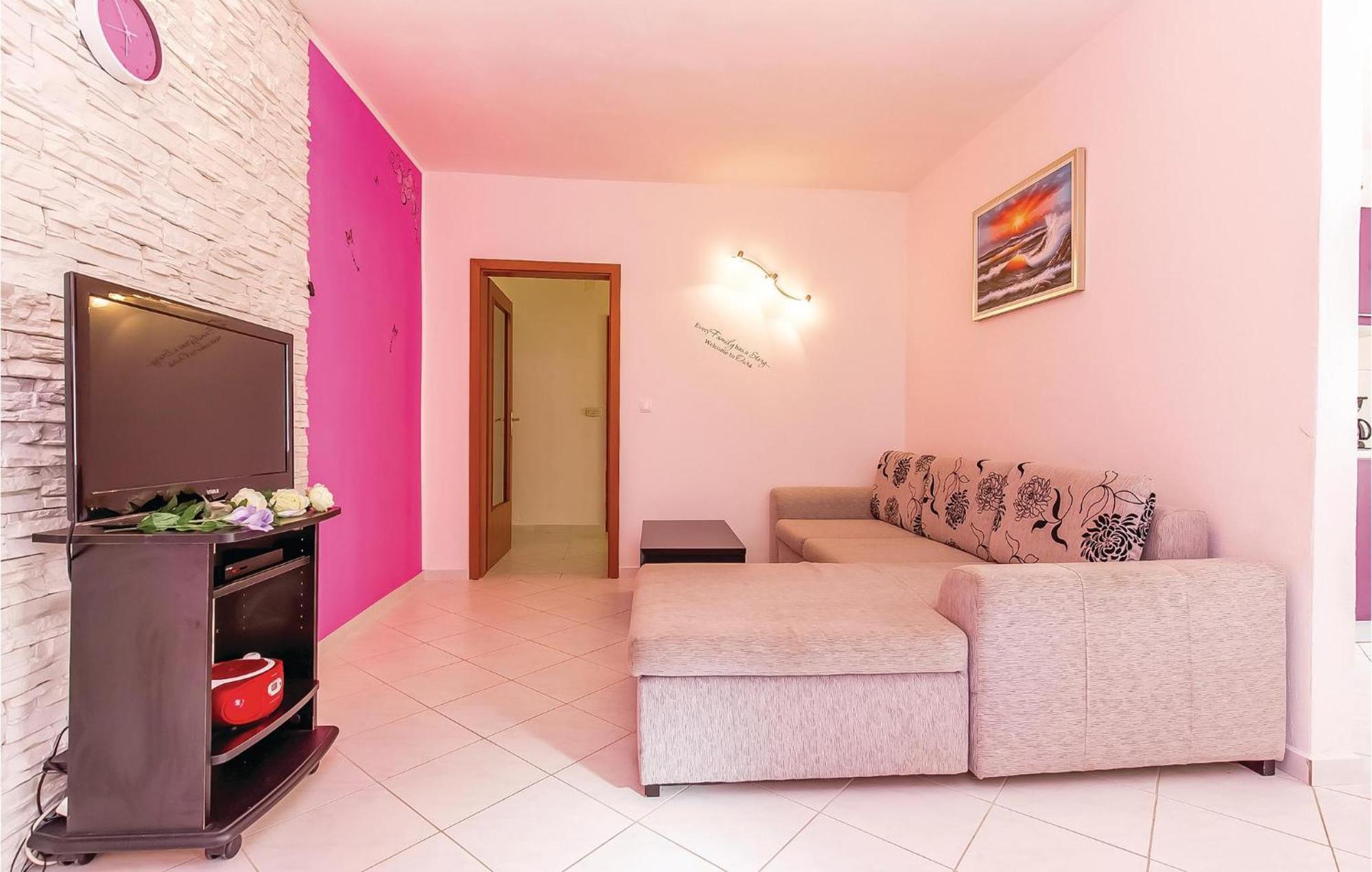 Awesome apartment in Dobrinj with 2 Bedrooms&WiFi Buitenkant foto