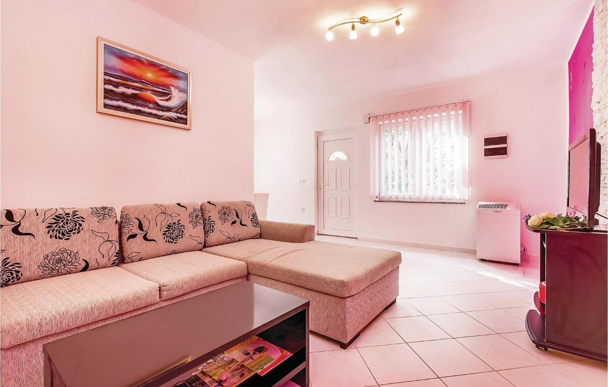 Awesome apartment in Dobrinj with 2 Bedrooms&WiFi Buitenkant foto